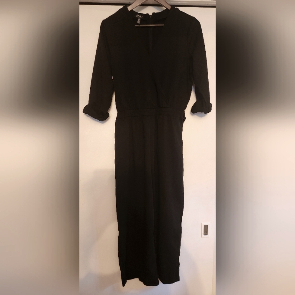 Jones NY V neck jumpsuit